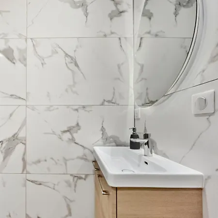 T2 Confortable Proche Commerces & Bale Apartmán