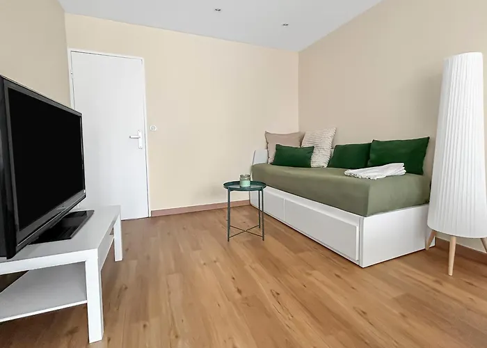 T2 Confortable Proche Commerces & Bale *