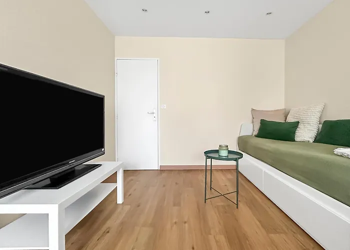 T2 Confortable Proche Commerces & Bale Apartment *