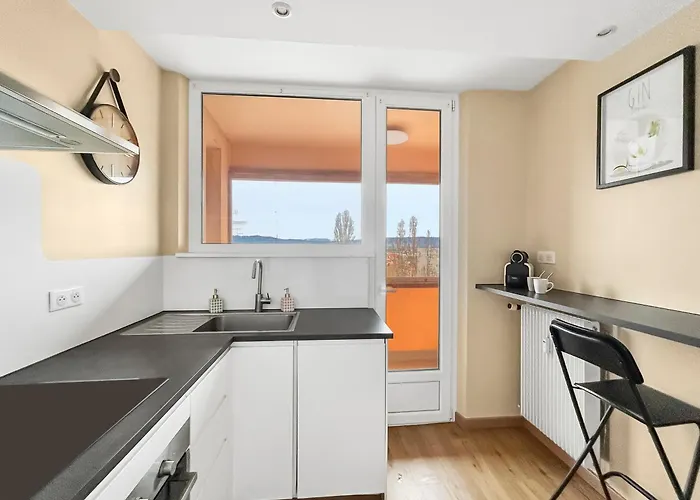 T2 Confortable Proche Commerces & Bale *