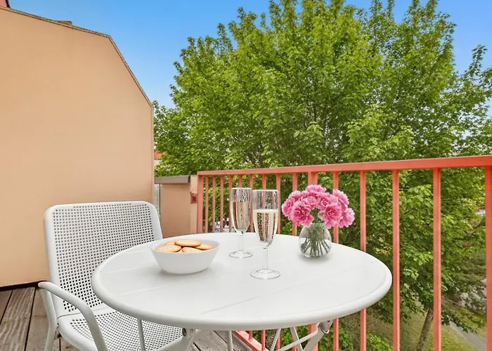 T2 Confortable Proche Commerces & Bale *