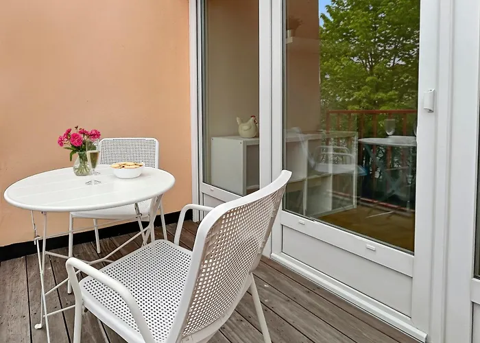 T2 Confortable Proche Commerces & Bale Apartment